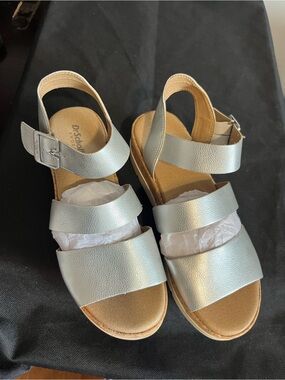 Dr. Scholl's Metallic Silver Triple-Strap Slingback Sandals. Very good condition
